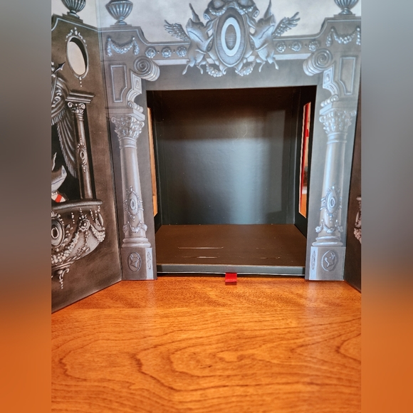 🎉Make Offer Sale🎉 Teatro Olivia Fold Out Theater - Picture 4 of 14